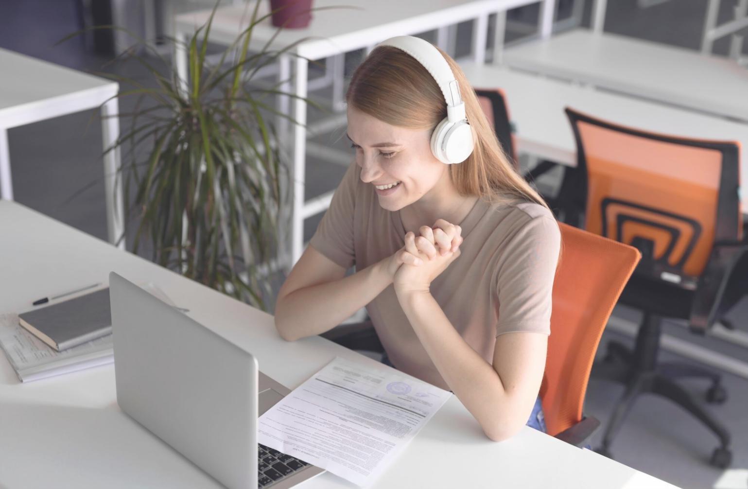 Financial progress tracking system with milestone markers